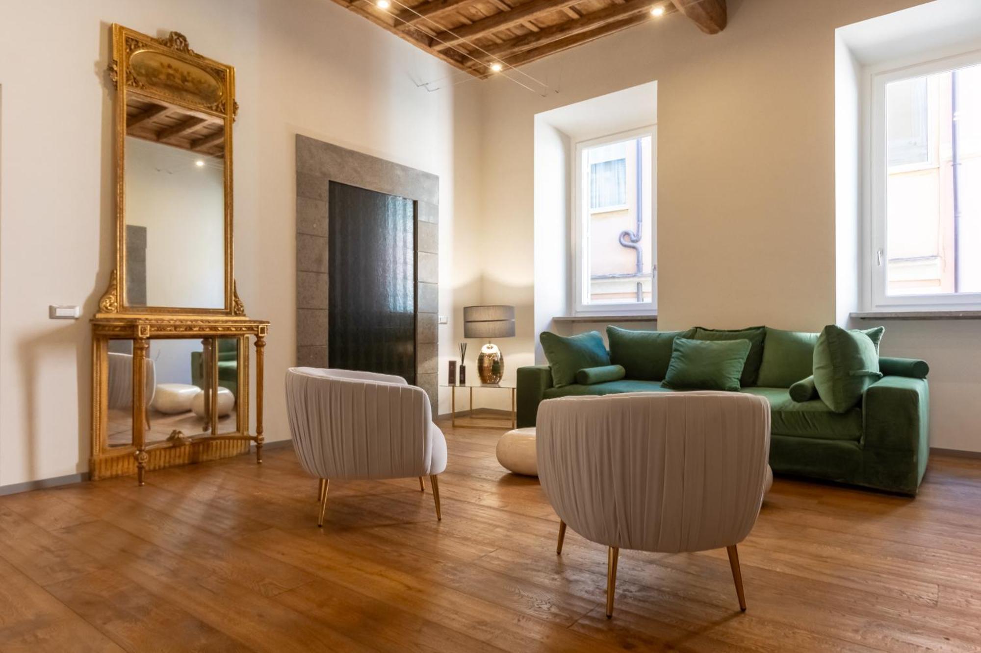 Fontana Di Trevi Roma Luxury Suite — Photos 1